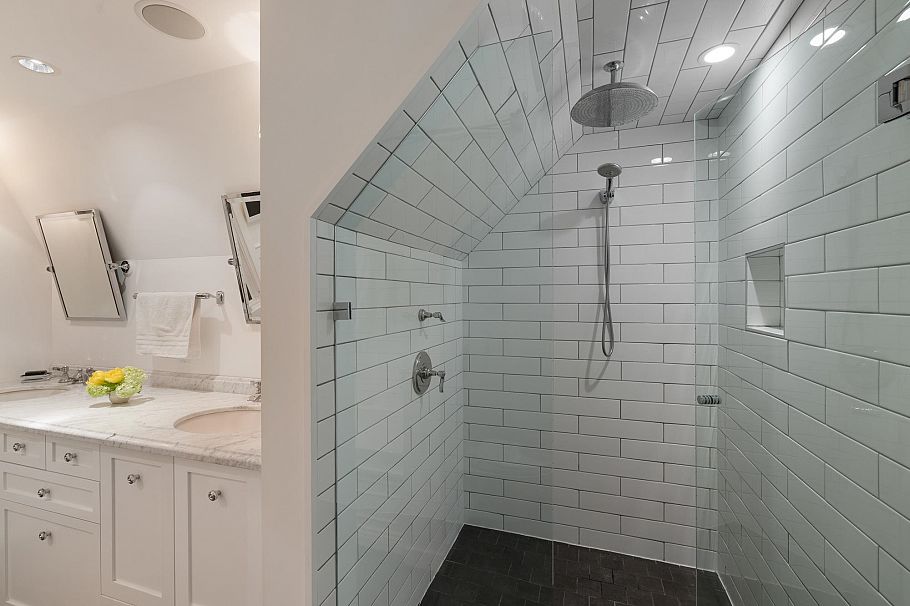 402 Brand Street North Vancouver, BC - 32