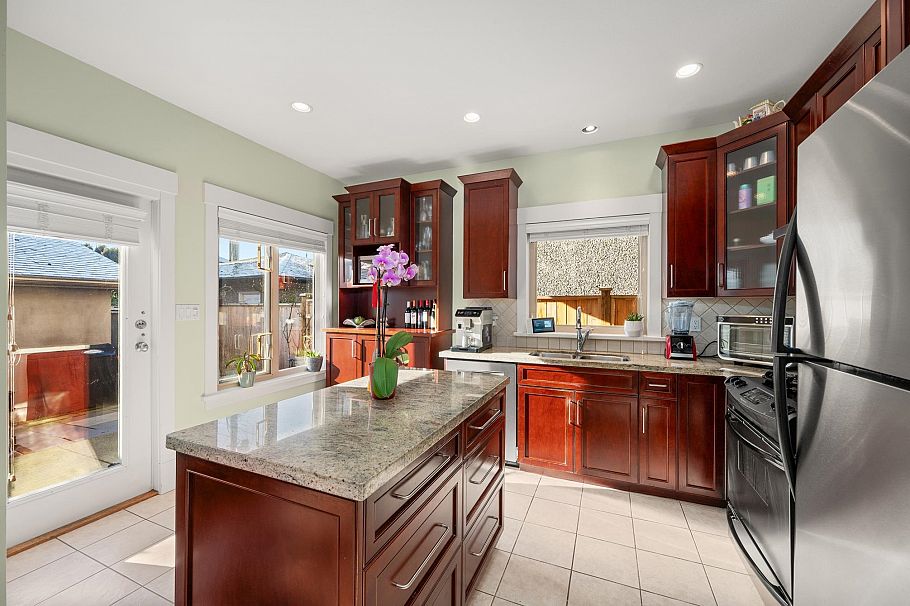 720 W 68th Avenue Vancouver, BC - 13