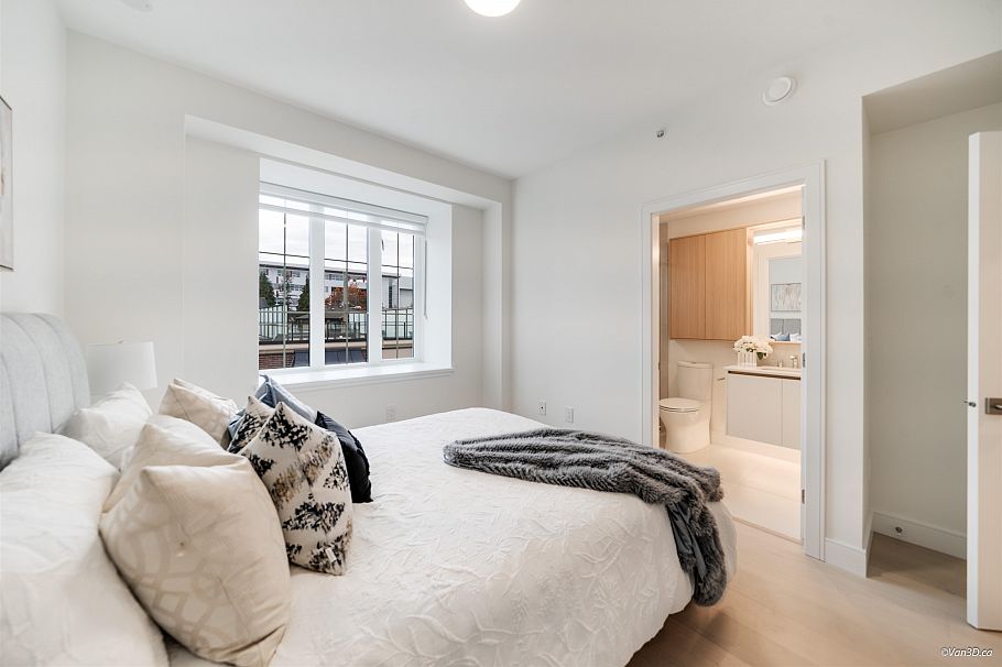 208 918 W 32nd Street Vancouver, BC - 3