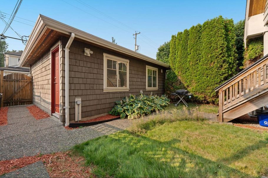 1254 E 11th Avenue Vancouver, BC - 23