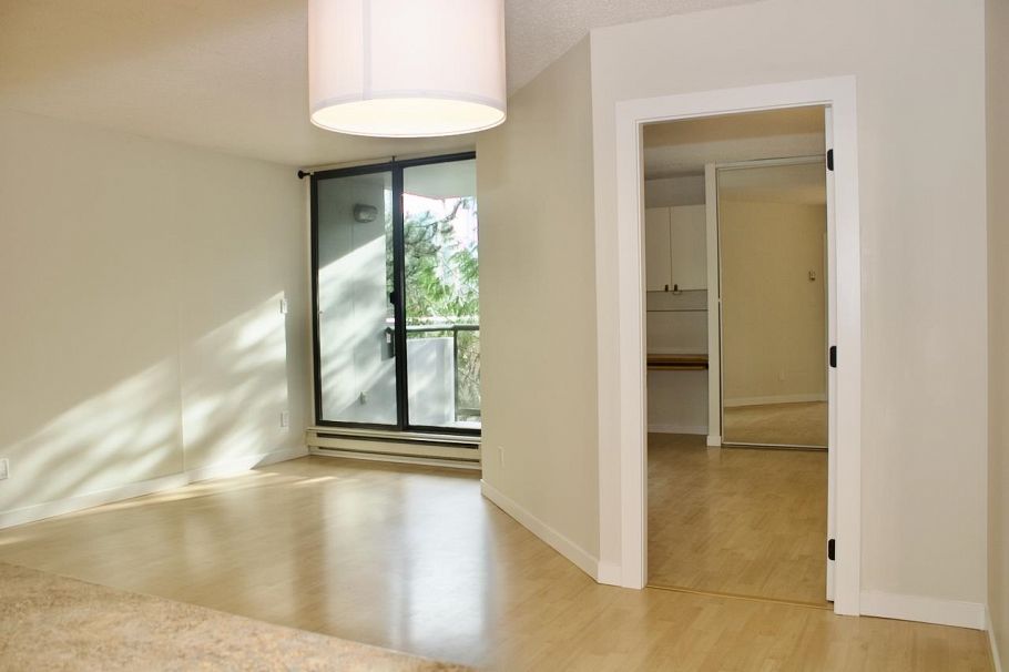 402 1230 Comox Street Vancouver, BC - 3