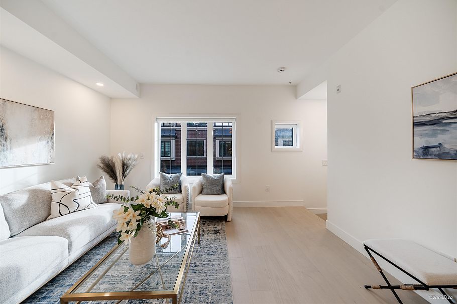 208 918 W 32nd Street Vancouver, BC - 12