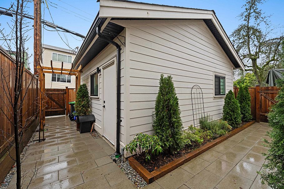 919 E 10th Avenue Vancouver, BC - 34