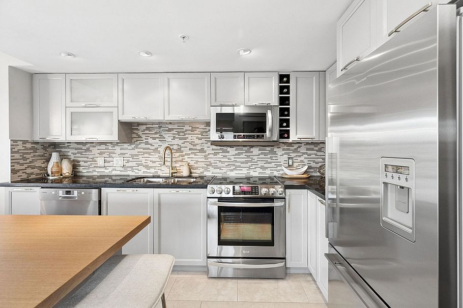 706 2137 W 10th Avenue Vancouver, BC - 4