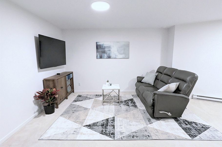 1 252 W 13th Street North Vancouver, BC - 26