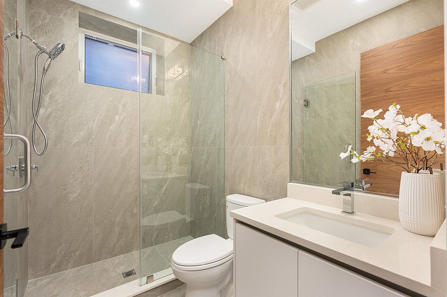 3711 W 24th Avenue Vancouver, BC - 36