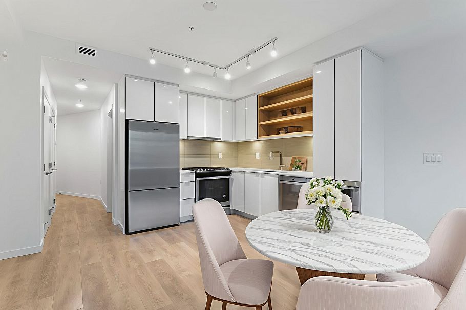 201 725 Marine Drive North Vancouver, BC - 5