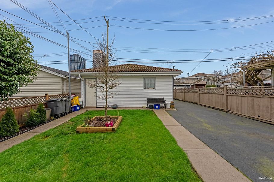 3450 Monmouth Avenue Vancouver, BC - 36