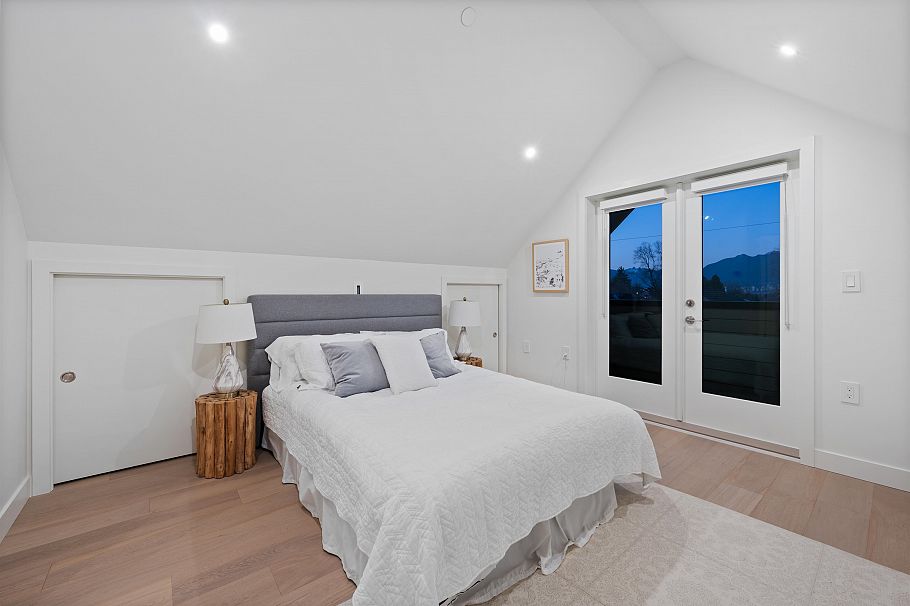 2 2253 Grant Street Vancouver, BC - 29