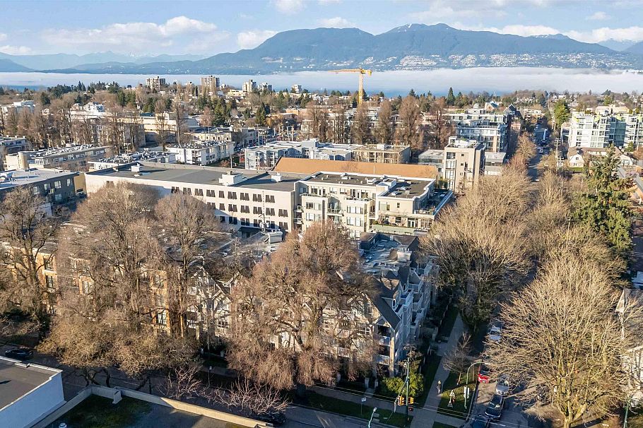 104 2755 Maple Street Vancouver, BC - 32