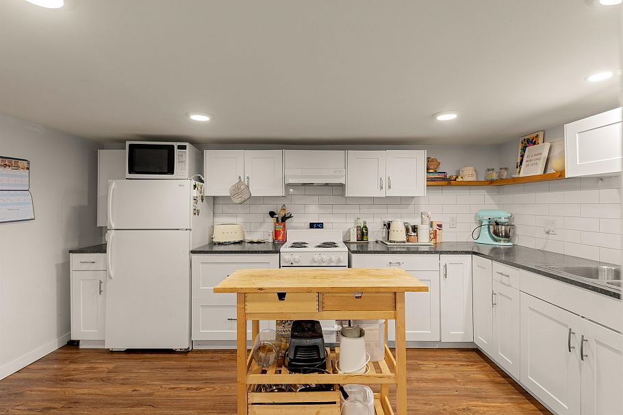 612 E 4th Street North Vancouver, BC - 16