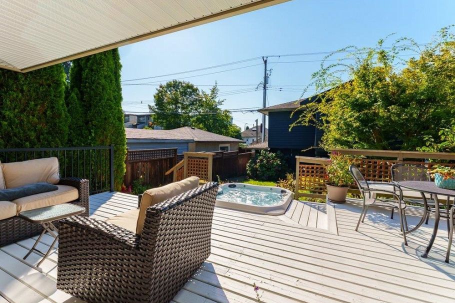 331 W 14th Street North Vancouver, BC - 32