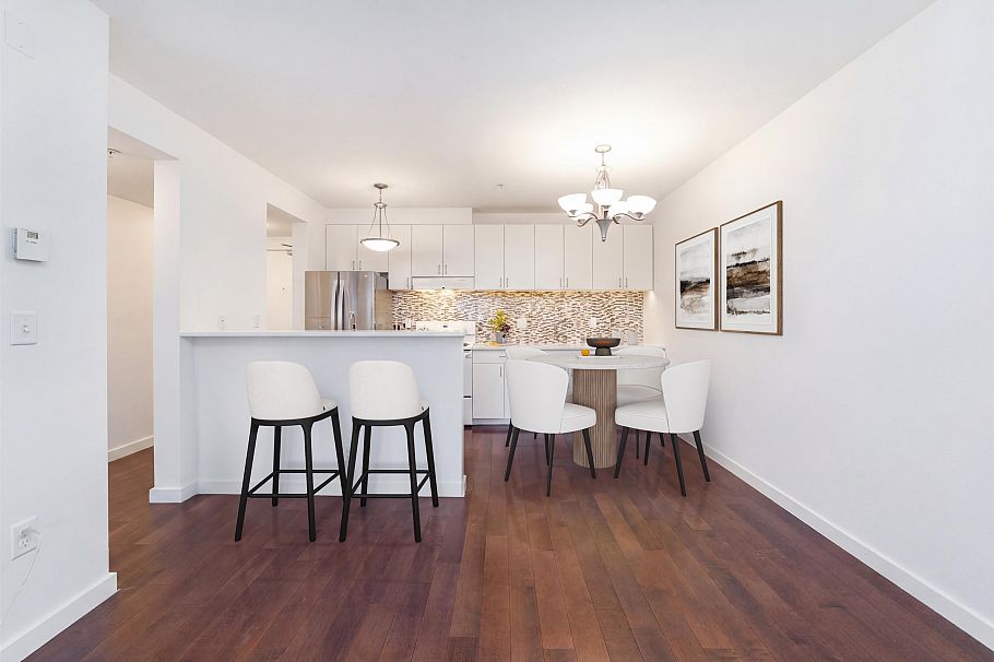 109 1033 St. Georges Avenue North Vancouver, BC - 6