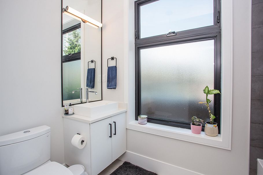 2 1152 Comox Street Vancouver, BC - 20