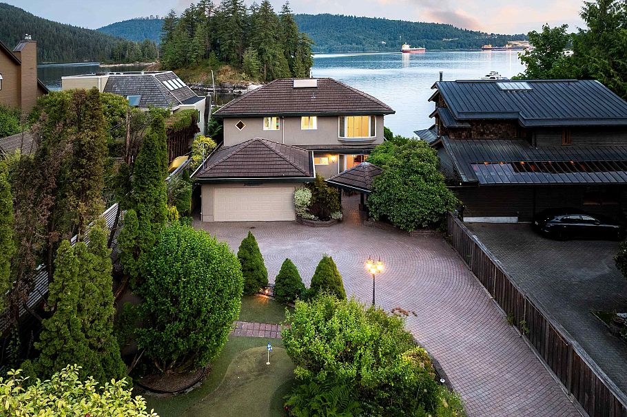 4625 Strathcona Road North Vancouver, BC - 6