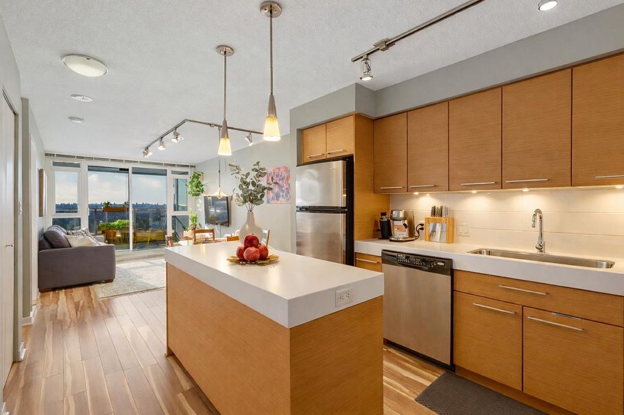 706 2770 Sophia Street Vancouver, BC - 3