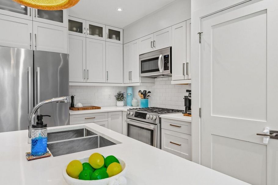 165 W 14th Avenue Vancouver, BC - 6