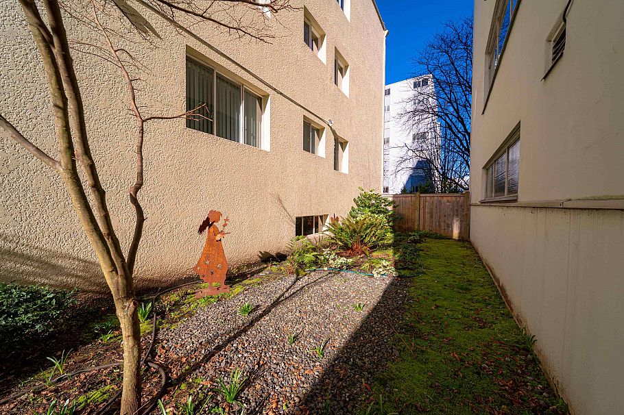 106 1972 Robson Street Vancouver, BC - 28