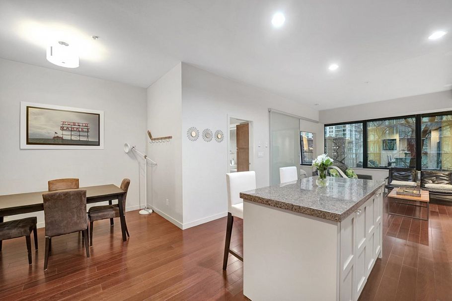 407 1333 W Georgia Street Vancouver, BC - 9