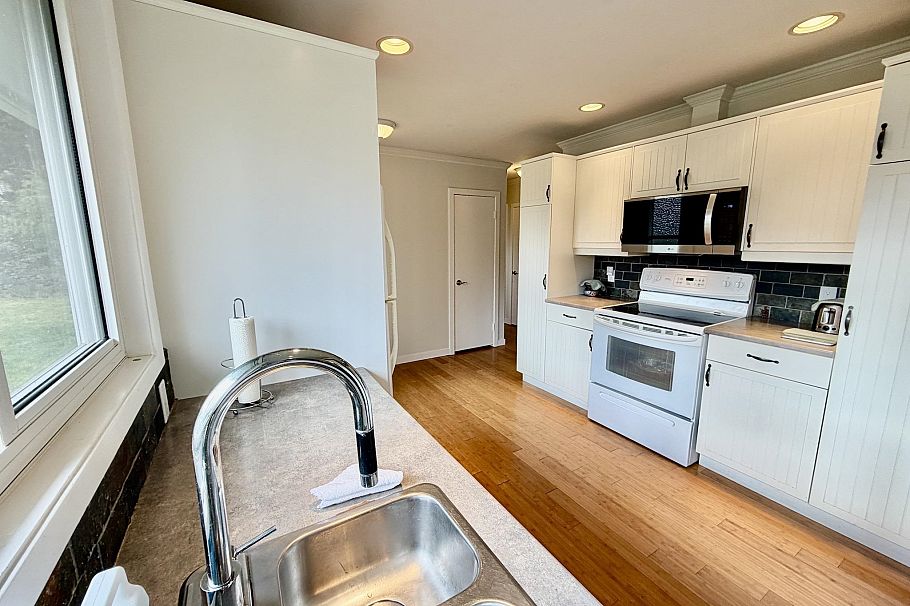 1876 Beaulynn Place North Vancouver, BC - 11