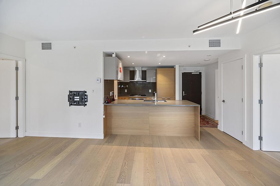 210 7128 Adera Street Vancouver, BC - 7