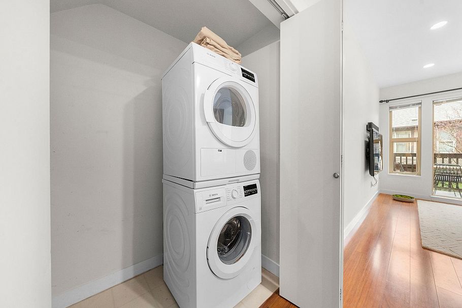 4 307 E 15th Street North Vancouver, BC - 24