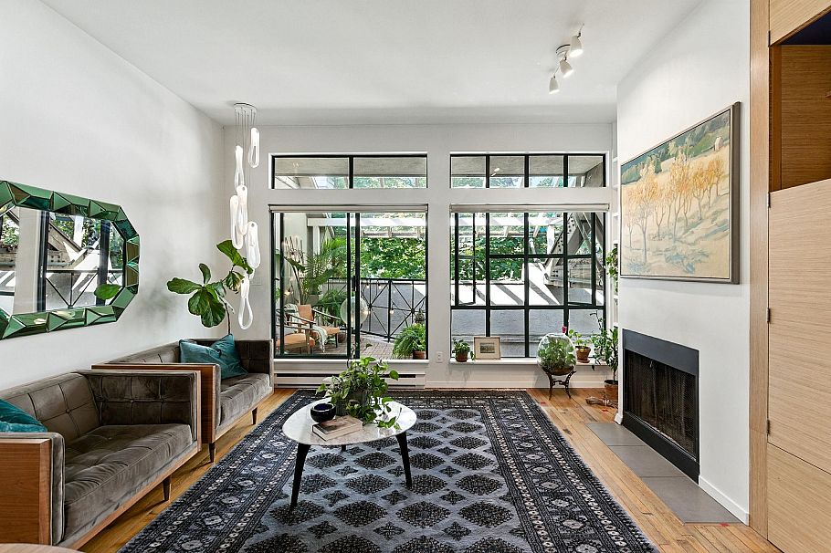 303 700 E Pender Street Vancouver, BC - 1