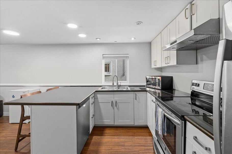 3440 W 26th Avenue Vancouver, BC - 26