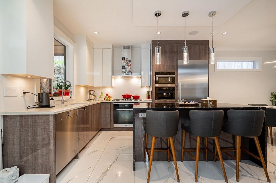 4365 Mountain Highway North Vancouver, BC - 11