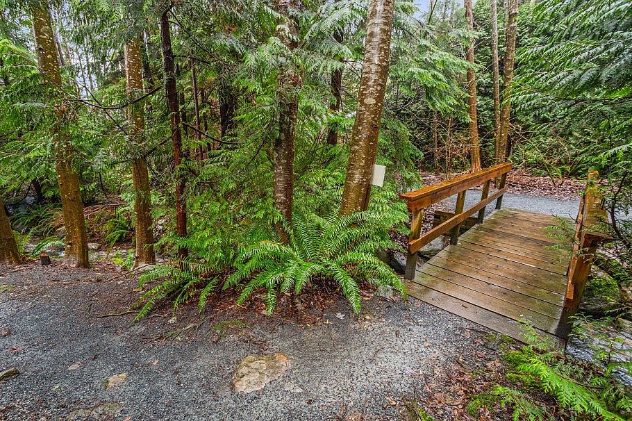 5639 White Pine Lane North Vancouver, BC - 31