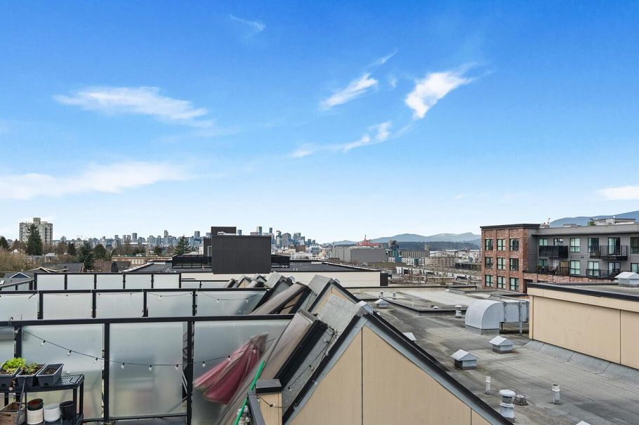 PH12 2150 E Hastings Street Vancouver, BC - 5