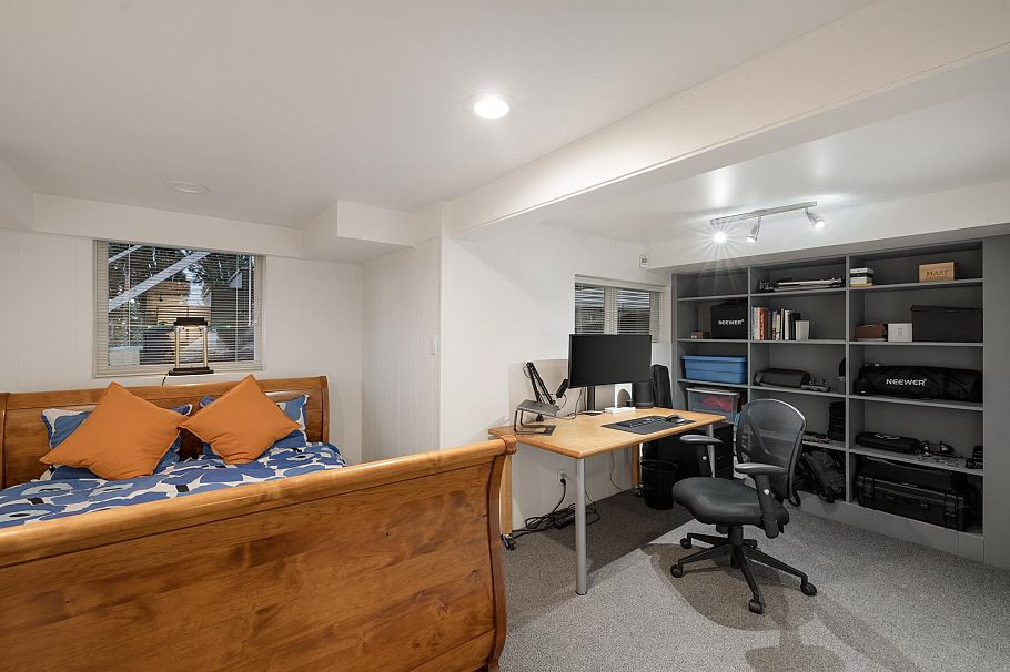 402 Brand Street North Vancouver, BC - 36