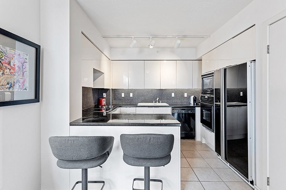 3B 1403 Beach Avenue Vancouver, BC - 25