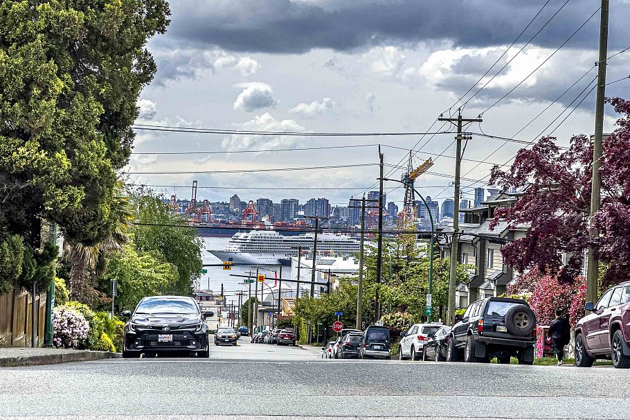 376 E 4th Street North Vancouver, BC - 4