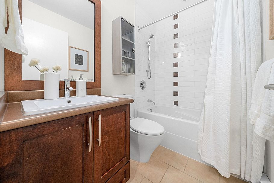 4 307 E 15th Street North Vancouver, BC - 23