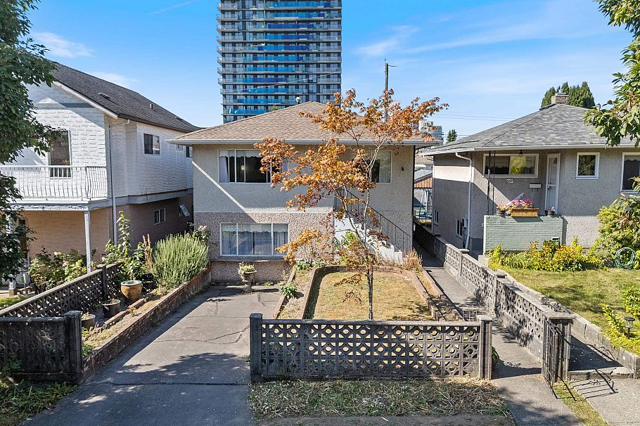 5131 Ann Street Vancouver, BC - 2