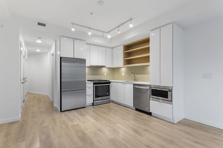 201 725 Marine Drive North Vancouver, BC - 14