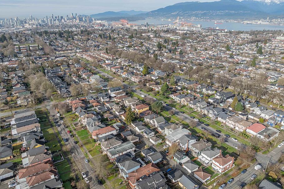 2638 Charles Street Vancouver, BC - 26