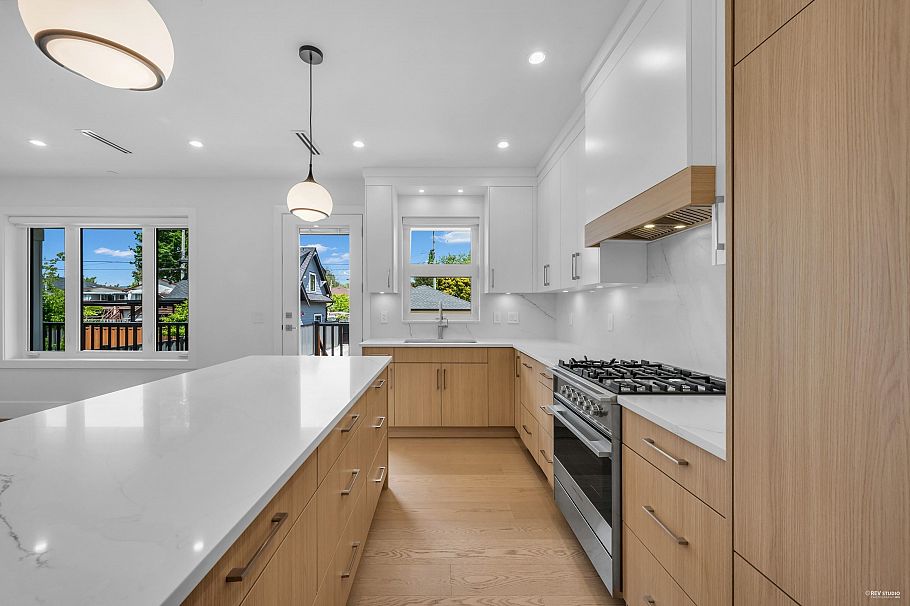 3673 E 48th Avenue Vancouver, BC - 8