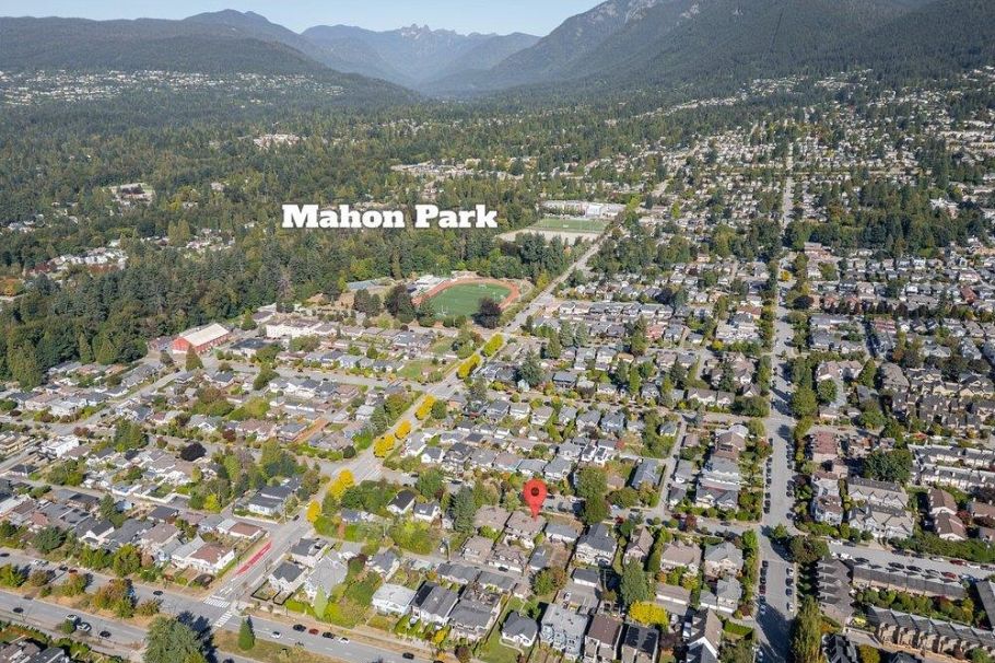 331 W 14th Street North Vancouver, BC - 40