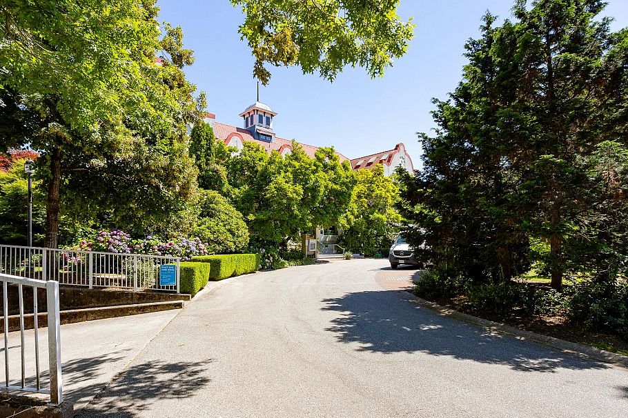 60 3436 Terra Vita Place Vancouver, BC - 2