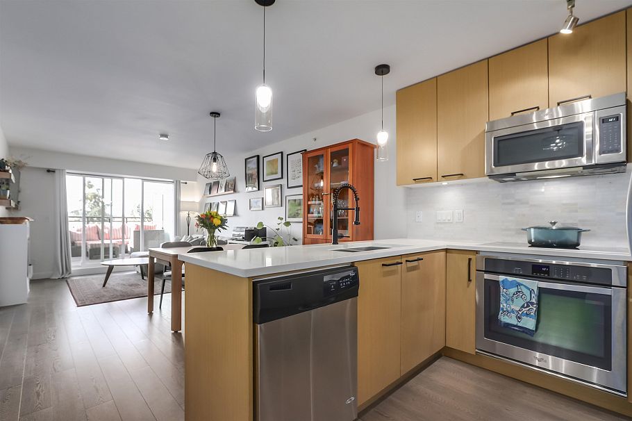 403 688 E 18th Avenue Vancouver, BC - 2