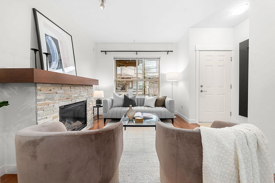 4 307 E 15th Street North Vancouver, BC - 3