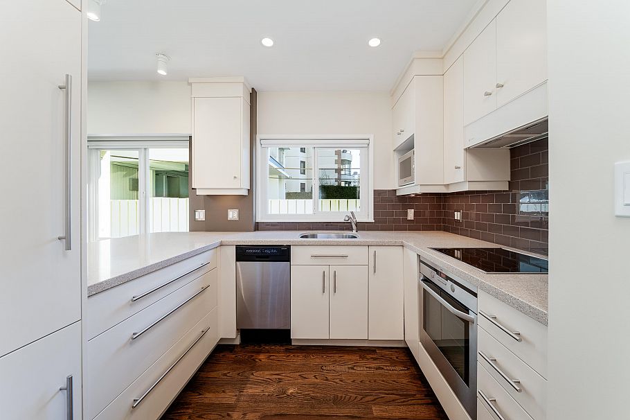 106 1972 Robson Street Vancouver, BC - 17