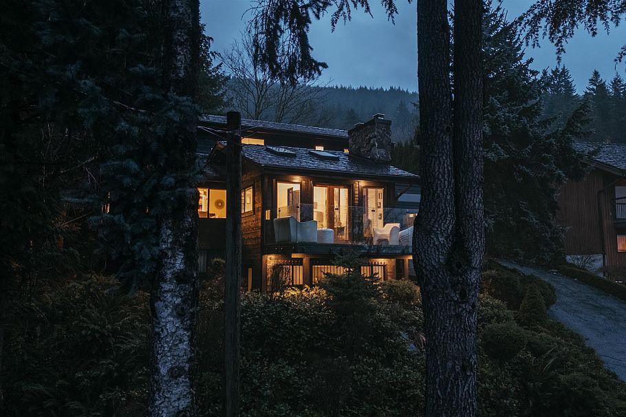 328 Monteray Avenue North Vancouver, BC - 1