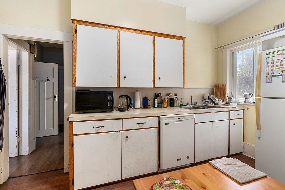 3192 W 8th Avenue Vancouver, BC - 11