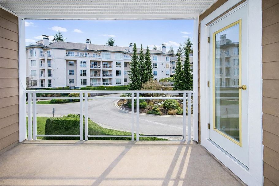 416 3629 Deercrest Drive North Vancouver, BC - 2