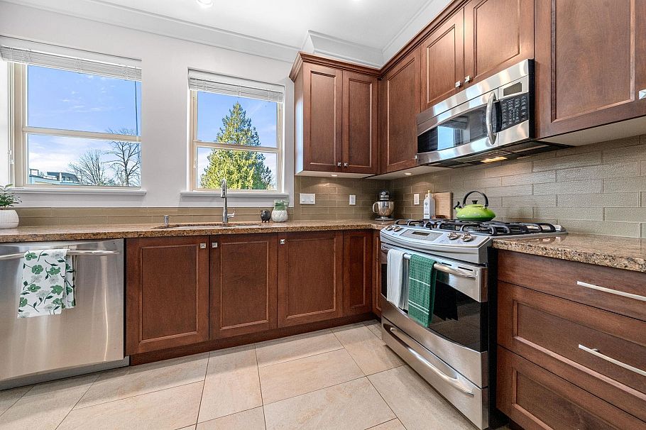 5 897 Premier Street North Vancouver, BC - 11