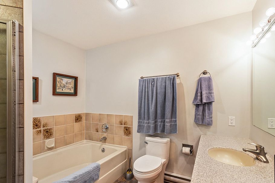 5639 White Pine Lane North Vancouver, BC - 20