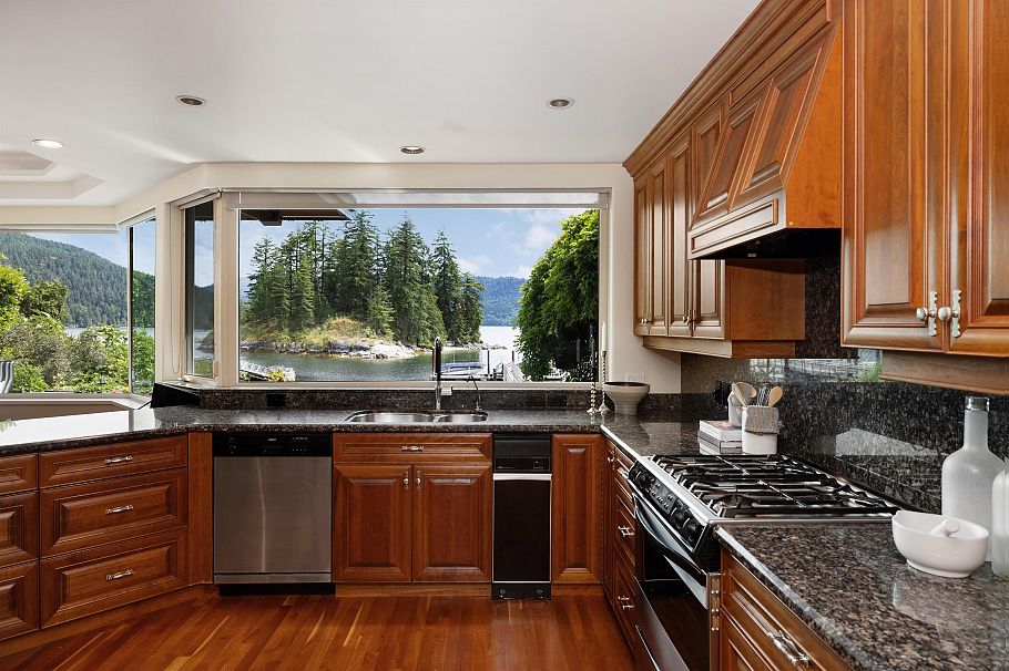 4625 Strathcona Road North Vancouver, BC - 17